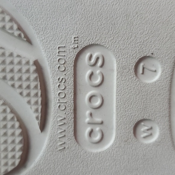 Crocs Splash Slides,Size 7, Cream color. - Picture 5 of 5
